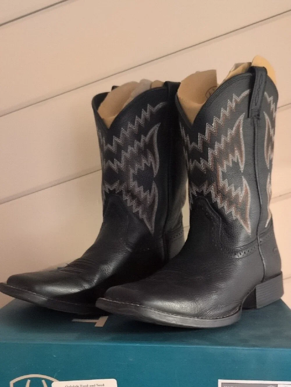 Ariat Black Kids' Western Pull-On Boots 5.5 Used Contrast Stitching Cowboy Ranch